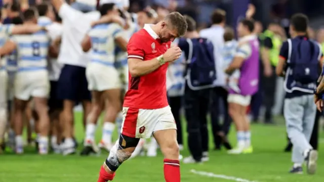 Dan Biggar dejected