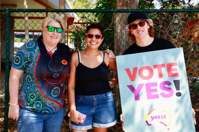 Anna Sarmento (centre) and Yes campaigners