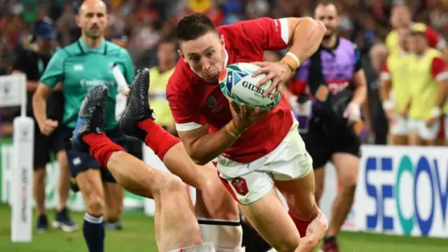 Josh Adams scoring against Fiji in 2019