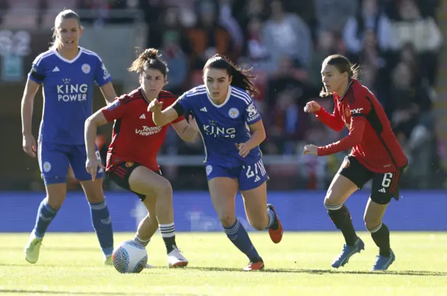 O'Brien breaks with the ball for Leicester.