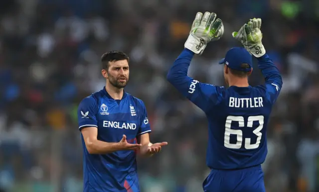 Mark Wood celebrates a wicket with Jos Buttler