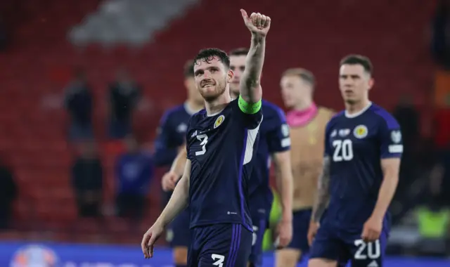 Andy Robertson thumbs up