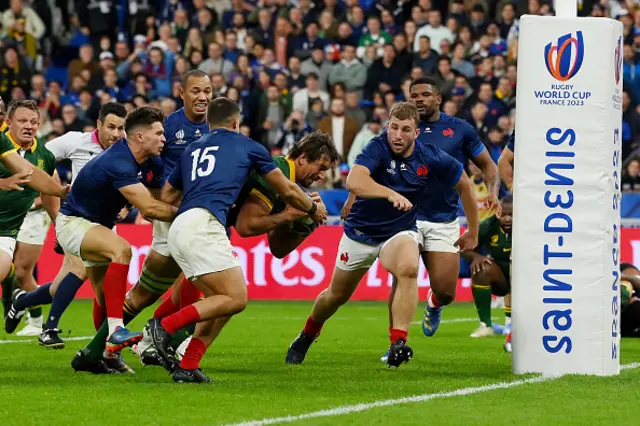 Eben Etzebeth drives over the try line to score