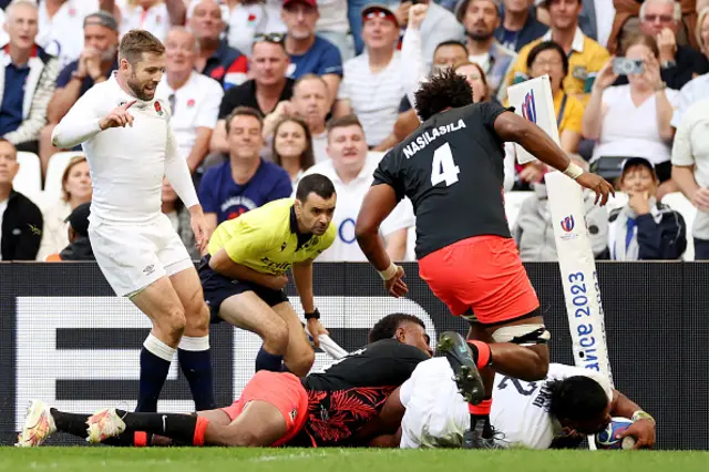 Manu Tuilagi dives in the corner