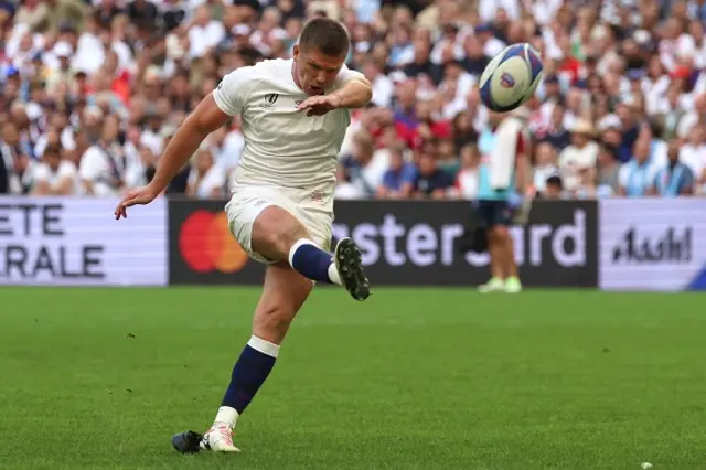 Owen Farrell takes a penalty kick