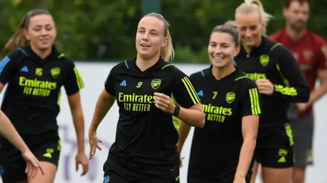 Beth Mead in training for Arsenal