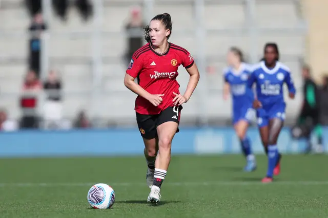 Maya Le Tissier of Manchester United runs with the ball