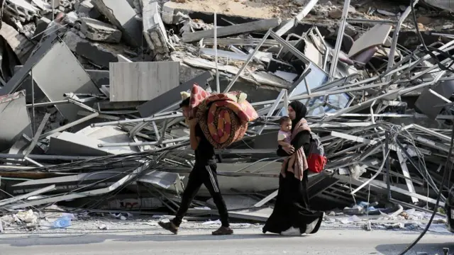 Gazans flee with few belongings