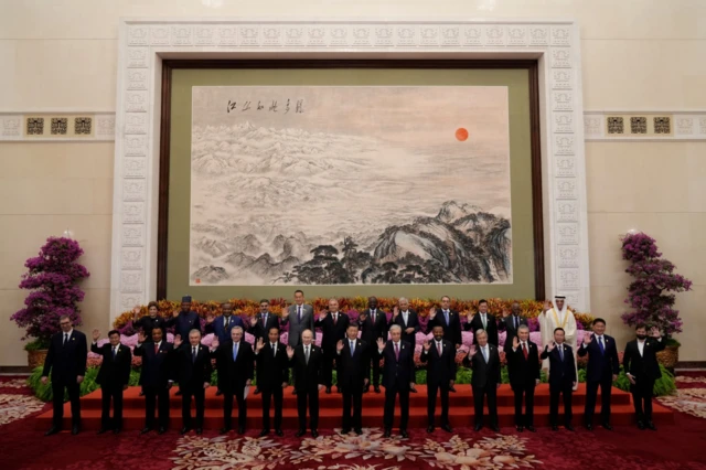 President Xi and other delegates take a group photo at the opening ceremony