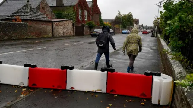 Flood barrier in Edzell