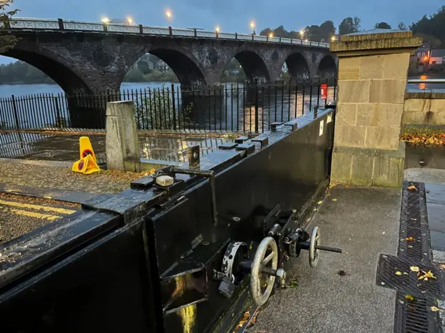 perth flood gates