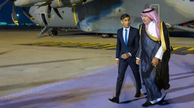 Uk PM Rishi Sunak arriving in Saudi Arabia