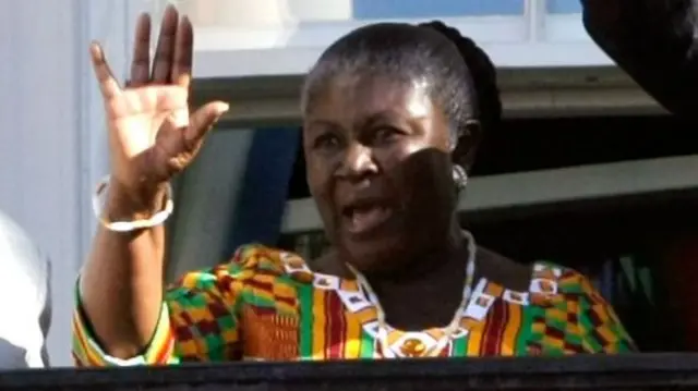 Theresa Kufour waves at the balcony of the White House during a state arrival ceremony September 15, 2008 in Washington, DC