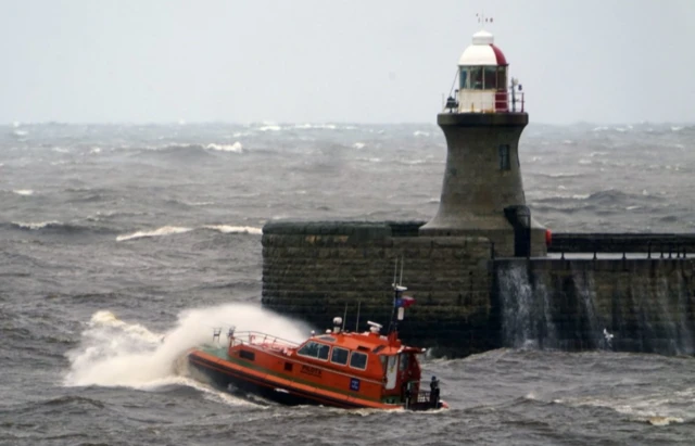 Picture of the lighthouse while it still had the dome