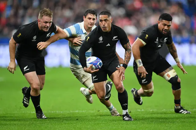 Aaron Smith of New Zealand makes a break