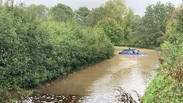 Abandoned car in Cossall