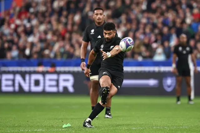 New Zealand's fly-half Richie Mo'unga scores a penalty