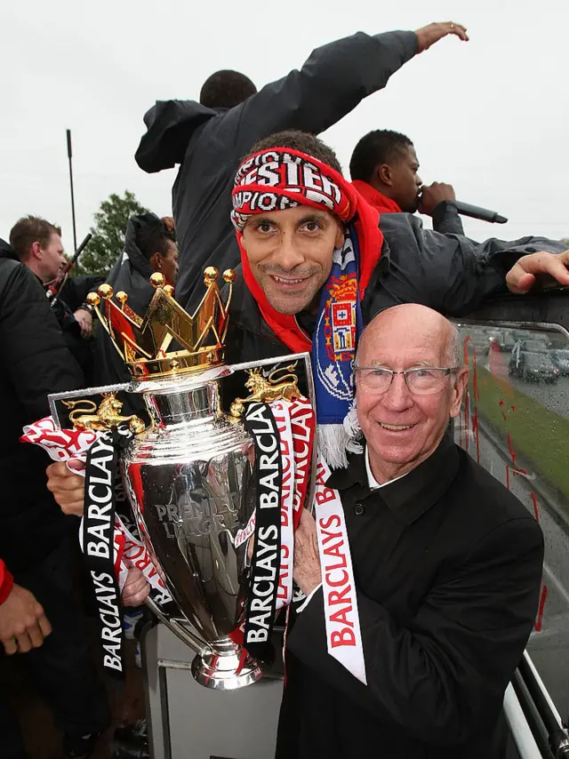 Rio Ferdinand and Sir Bobby Charlton with the Premier League trophy