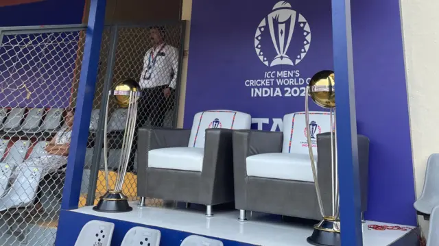 Dhoni seat