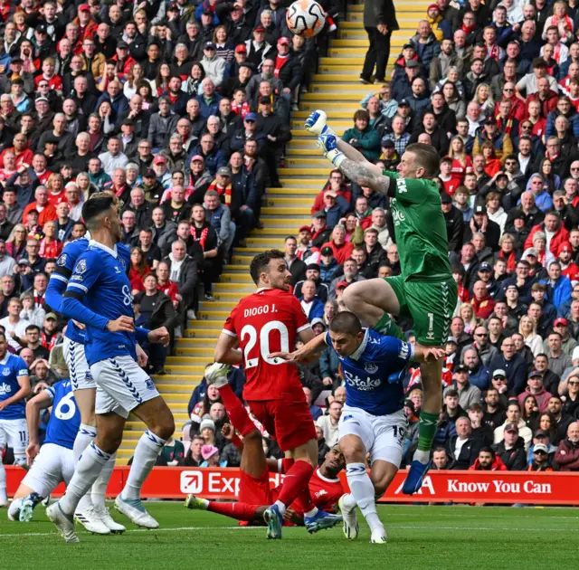 Jordan Pickford punching the ball