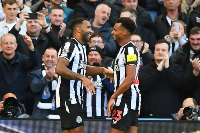 Callum Wilson celebrates with Newcastle United's English midfielder Jacob Murphy