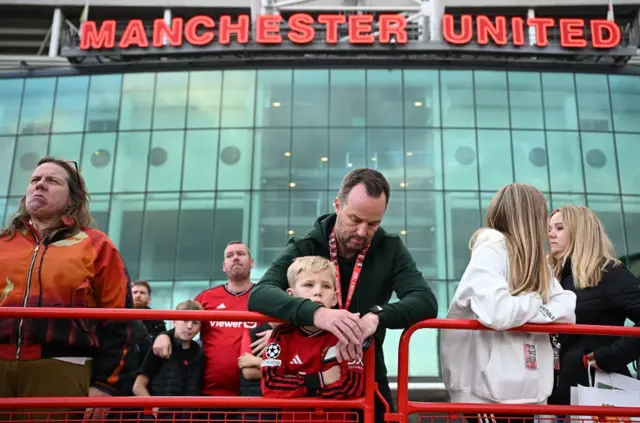 Fans tribute at Old Trafford