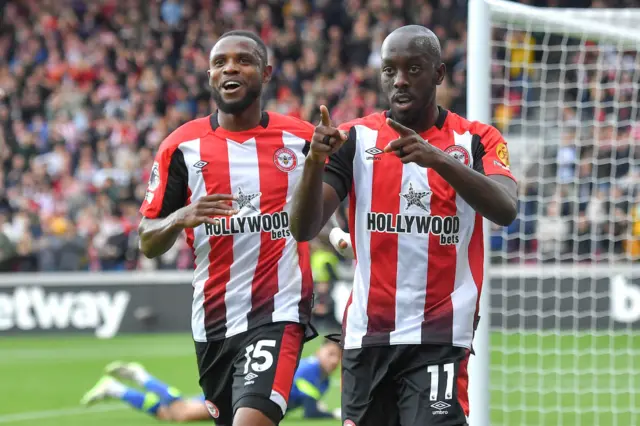 Yoane Wissa of Brentford celebrates scoring the opening goal with Frank Onyeka of Brentford