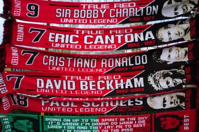 Manchester United scarves