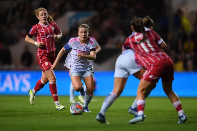 Kim Little of Arsenal runs with the ball