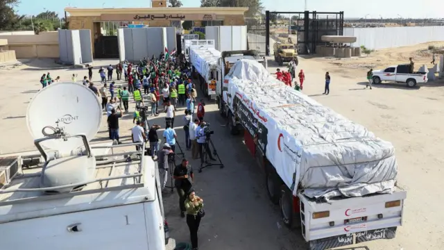 Aid deliveries enter through the Rafah Crossing on Saturday