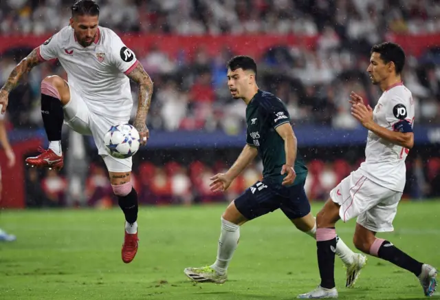 Sergio Ramos controls the ball in front of Gabriel Martinelli