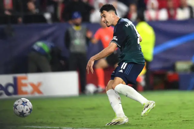 Gabriel Martinelli of Arsenal scores the team's first goal