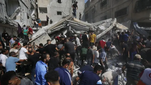 Civil defense teams and residents conduct a search and rescue operation for Palestinians stuck under the debris of a destroyed building of Al Nwajha family after the Israeli airstrike in Khan Yunis, Gaza on October 24, 2023.