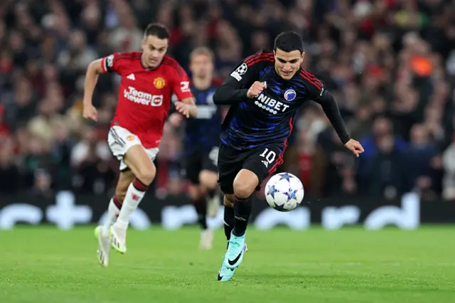 Mohamed Elyounoussi of FC Copenhagen runs with the ball