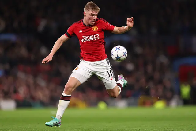 Rasmus Højlund of Manchester United on the ball