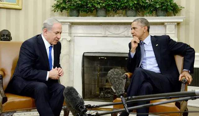 .S President Barack Obama (R) meets with Israeli Prime Minister Benjamin Netanyahu in the Oval Office of the White House November 9, 2015 i