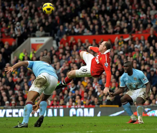 Wayne Rooney scores for Man Utd against Man City in 2011