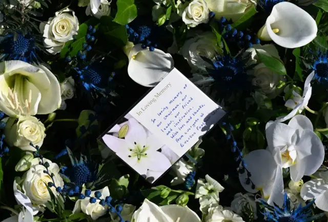 Everton wreath for Bill Kenwright