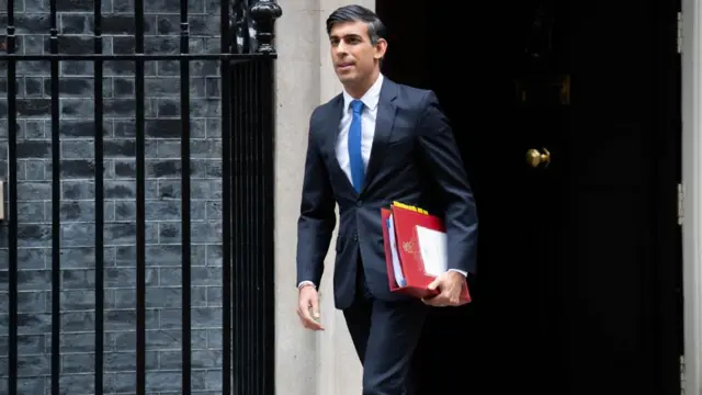 Sunak departs Number 10 holding a red folder