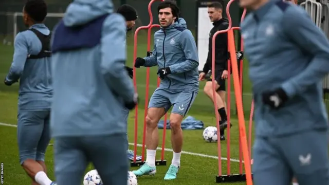 Sandro Tonali in training