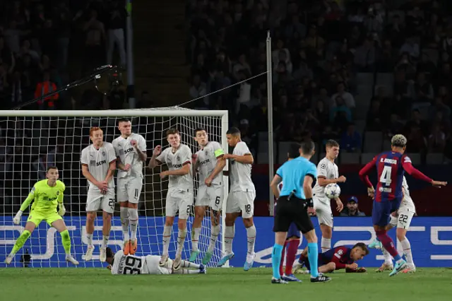 Ronald Araujo takes a free-kick