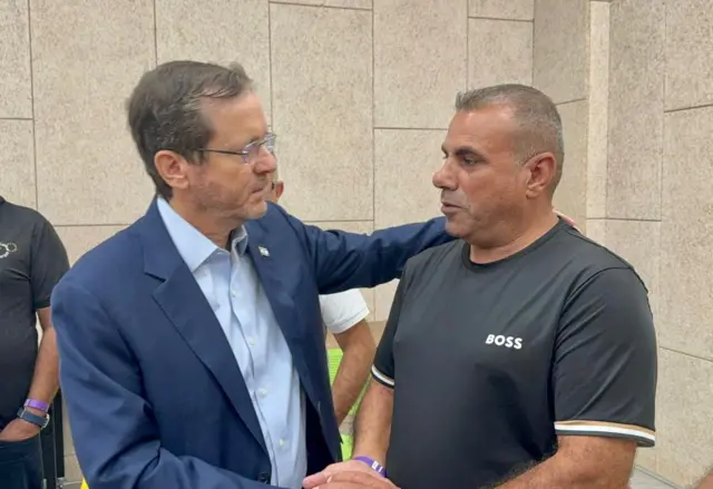 Issac Herzog shaking the hand of Youssef Alziadna