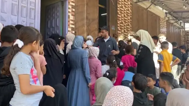 Gaza residents wait in long bread lines as fuel shortage force closure of bakeries