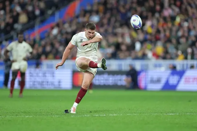 Owen Farrell takes and scores a penalty