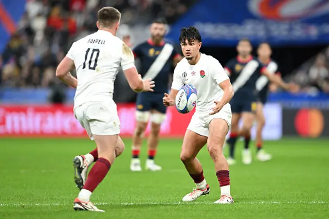 Marcus Smith of England passes the ball to teammate Owen Farrell