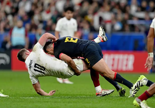 Owen Farrell of England is tackled by Jeronimo De la Fuente