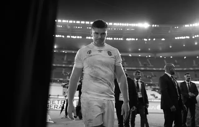 Owen Farrell walking down the tunnel