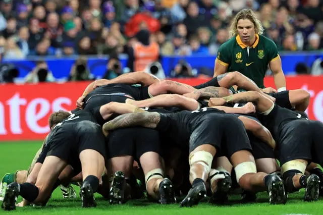 Faf de Klerk looks at the scrum