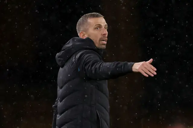 Wolves boss Gary O'Neil waves his arms at his players.