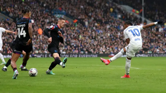 Crysencio Summerville scores for Leeds